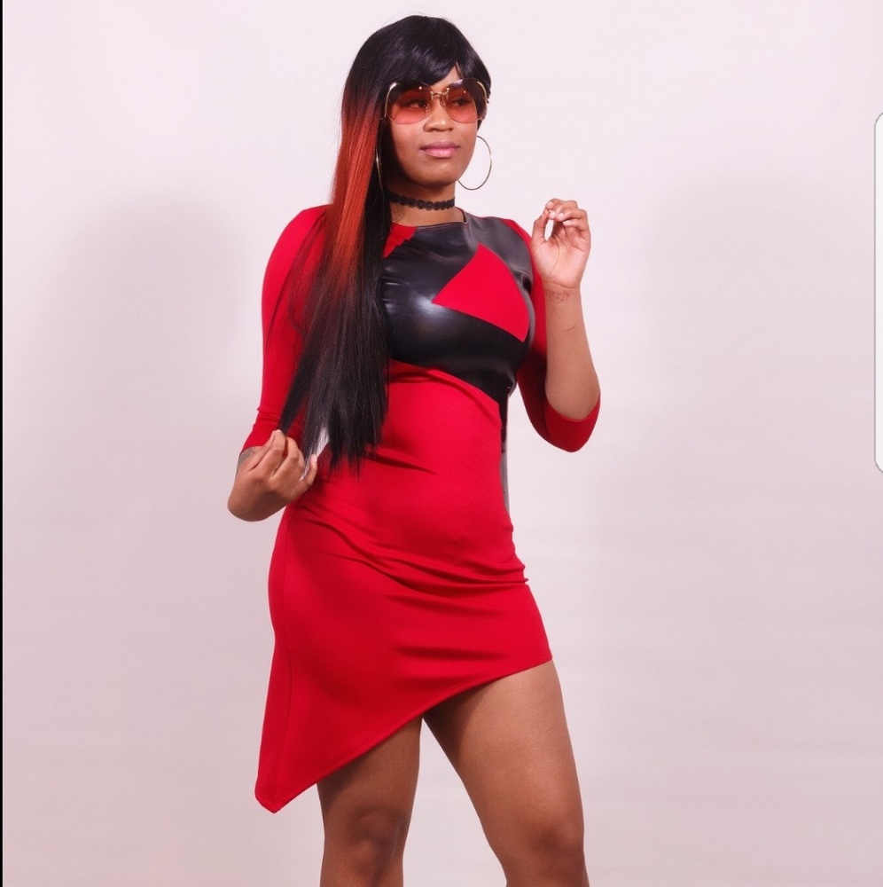 Red/black body con dress